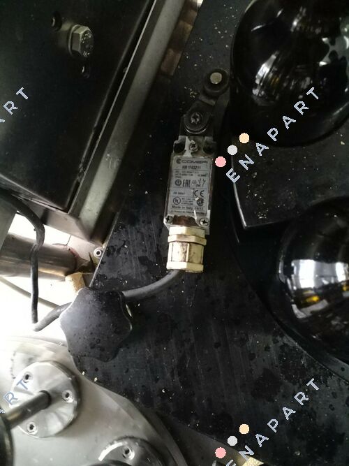 AM1F43Z11 Limit Switch with Metal Ø18 Roller Lever, IP66, Snap Action Contacts (1NO + 1NC), Positive Opening Operation