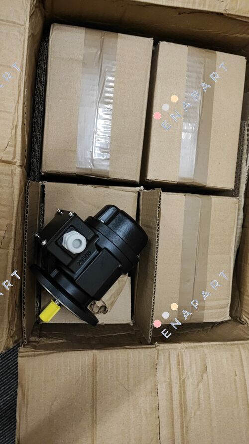 PRE0042 // REO444R1B0,06CA Radio Energie Flange Mounted DC Tachogenerator
